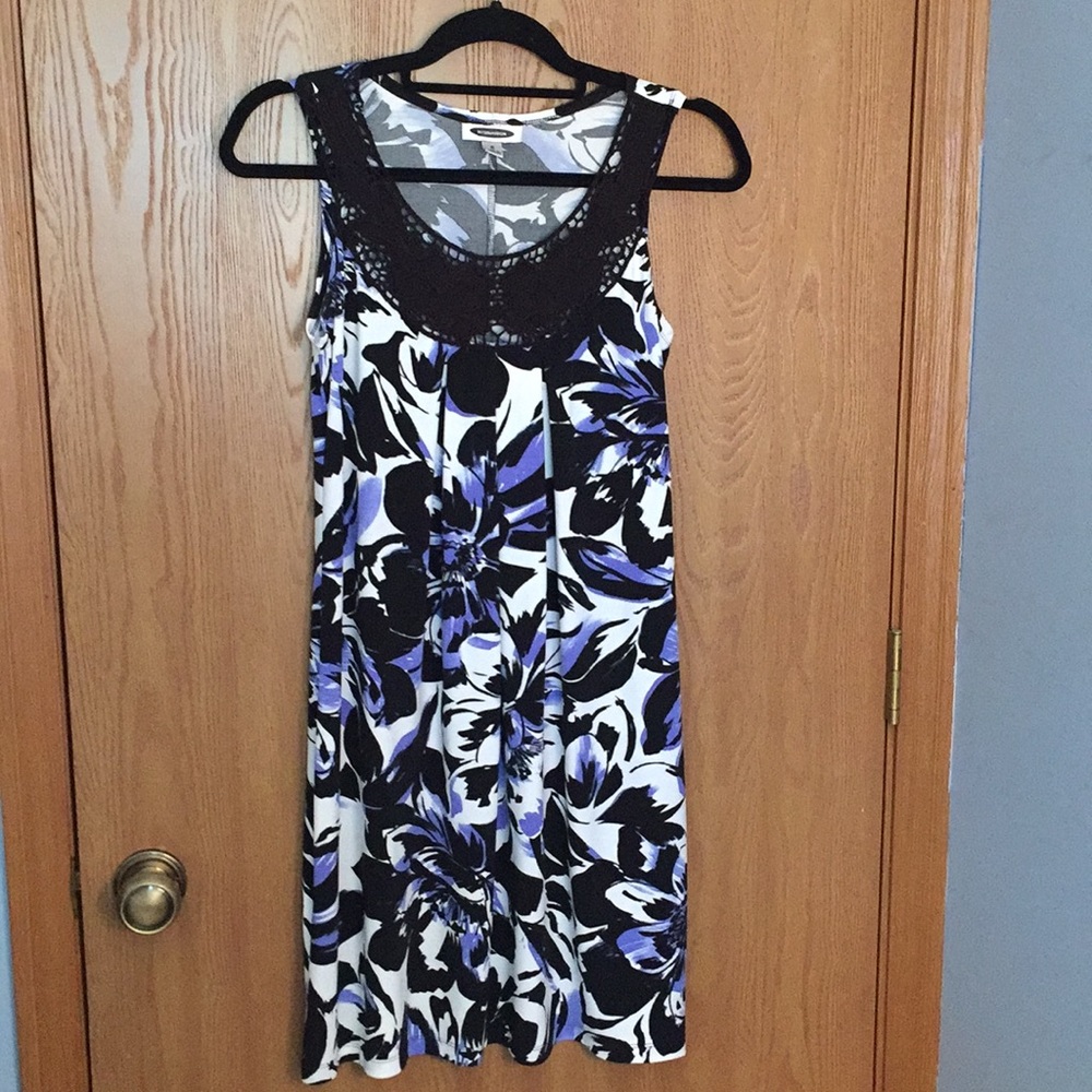 Cute floral dress!